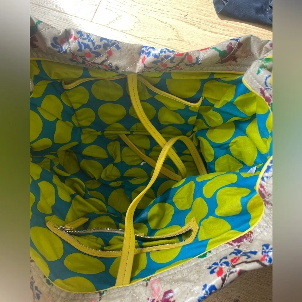 VERA BRADLEY FOLKLORIC FENWICK HOBO TOTE